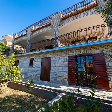 Limun-2 By Interhome *